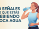 Infografía que ilustra 10 signos de deshidratación o falta de agua, incluyendo dolor de cabeza, boca seca, cansancio, dolor articular, metabolismo lento y orina oscura.