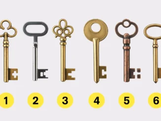 Seis llaves antiguas de diferentes metales y diseños (bronce, plata, cobre). Test de personalidad para elegir una llave y descubrir tu secreto oculto.